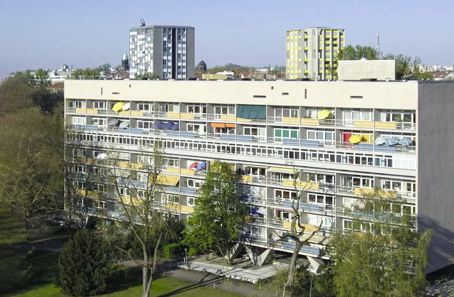 Oscar-Niemeyer-Haus im Berliner Hansaviertel, Altonaer Straße 4-14