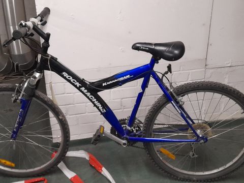 Schwarz-blaues Fahrrad