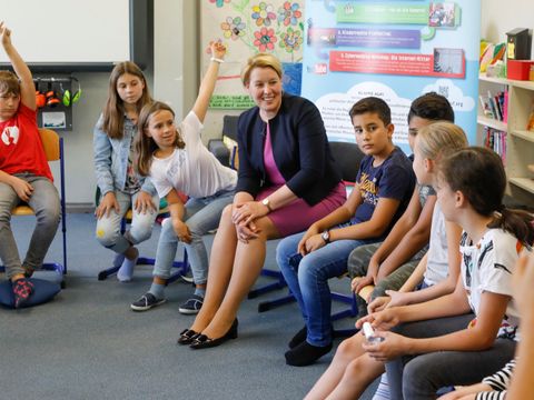 „Klappe auf! für Demokratie und Kinderrechte“ an der Reinhardswald-Grundschule mit Familienministerin Franziska Giffey