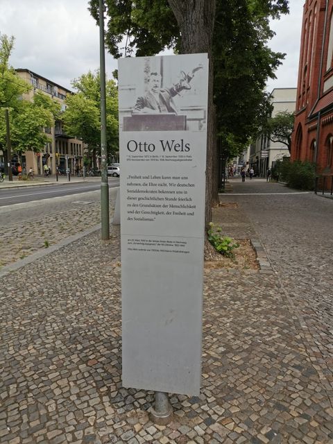 Bildvergrößerung: Denkmal Otto Wels