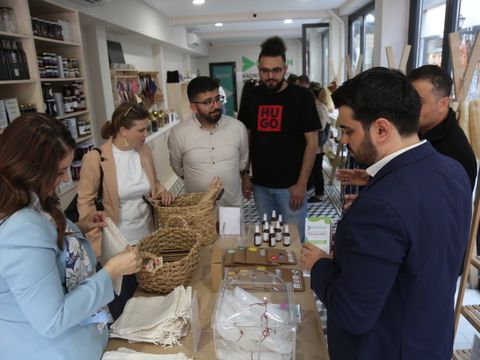 Bildvergrößerung: Besuch des Dukkan Kadıköy, der erste Zero Waste Shop, der in der Türkei von einer kommunalen Regierung ins Leben gerufen wurde
