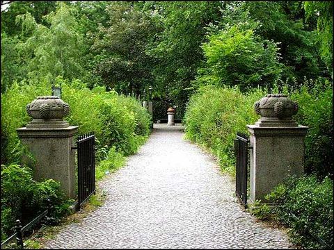 Parkeingang von der Hebbelstraße zum kleinen Rondell