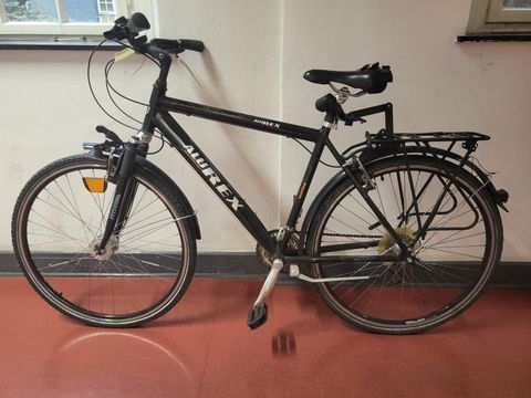 Schwarzes Herrenfahrrad