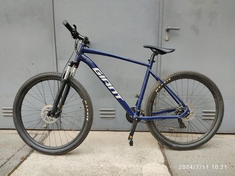 Blaues Herrenfahrrad