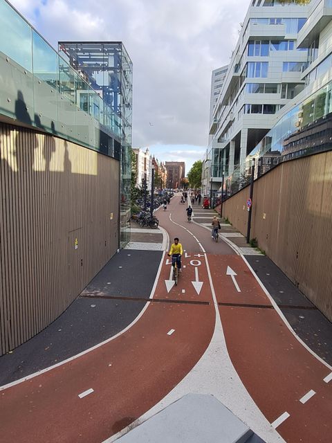 Bildvergrößerung: Einfahrt zum Fahrradparkhaus in Utrecht