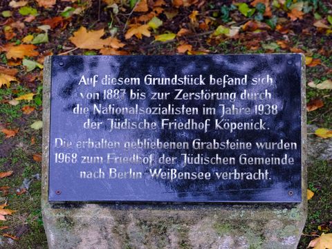 Bildvergrößerung: Gedenktafel - Jüdischen Friedhof, Gemeinde Köpenick (1887-1937)