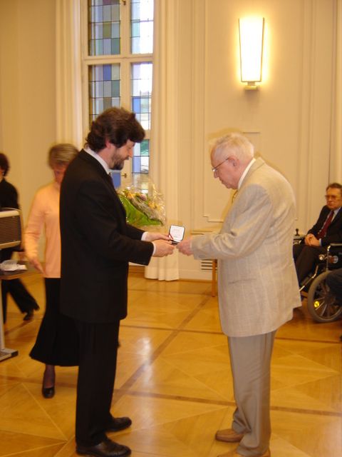 Bildvergrößerung: Bezirksmedaille 2005 Franz Dreyer