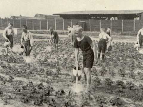 Bildvergrößerung: Anfänge der Gartenarbeitsschule in den 1920er Jahren