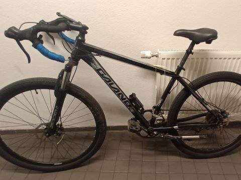 Schwarzes Mountainbike