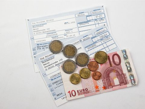 Rezepte mit darauf liegendem Geld