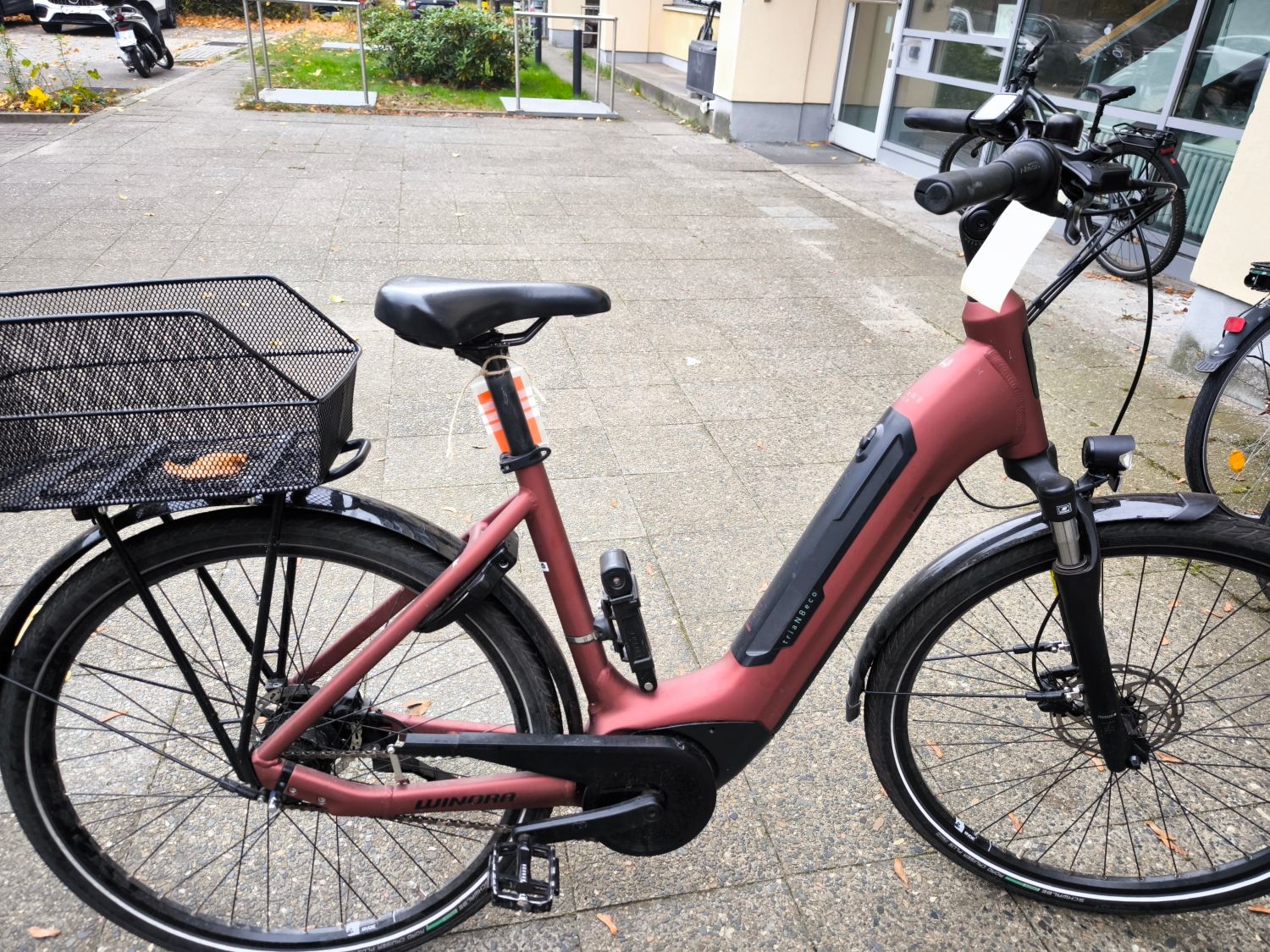 Rot-metallic farbenes E-Bike