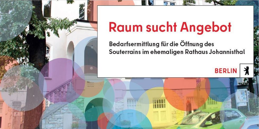 Rathaus Johannisthal mit Banner: Raum such Angebot