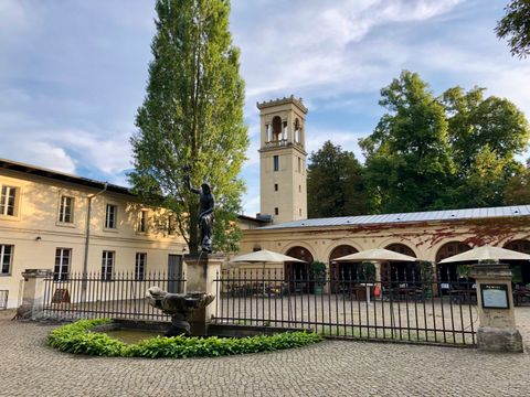 Schloss Glienicke - Vorderansicht