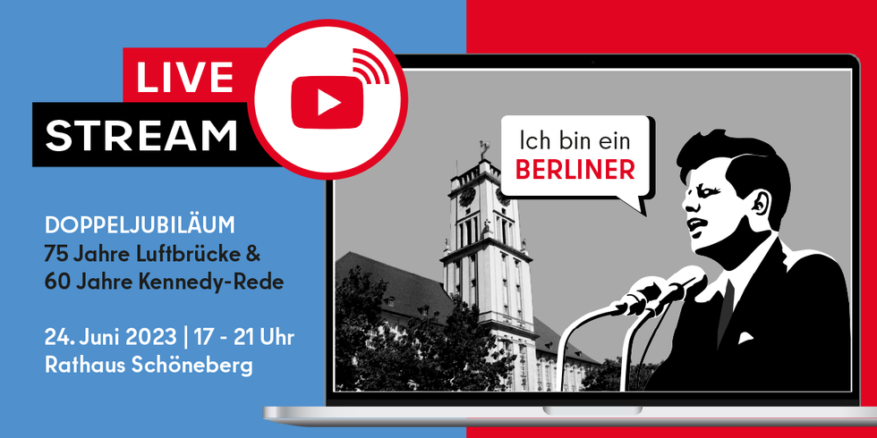 Grafik zum Livestream des Festakts zum Doppeljubiläum 75 Jahre Luftbrücke und 60 Jahre Kennedy-Rede am 24. Juni 2023 von 17 bis 21 Uhr vor dem Rathaus Schöneberg. Auf einem Bildschirm ist John-F.-Kennedy vor dem Rathaus Schöneberg, wie er "Ich bin ein Berliner" sagt.