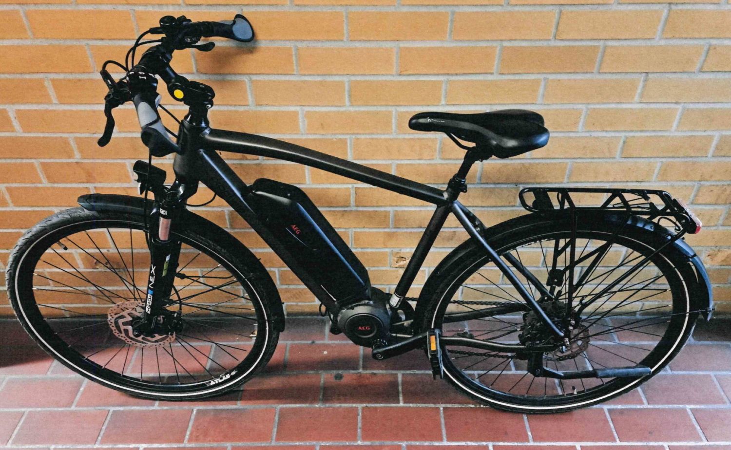 Schwarzes E-Bike