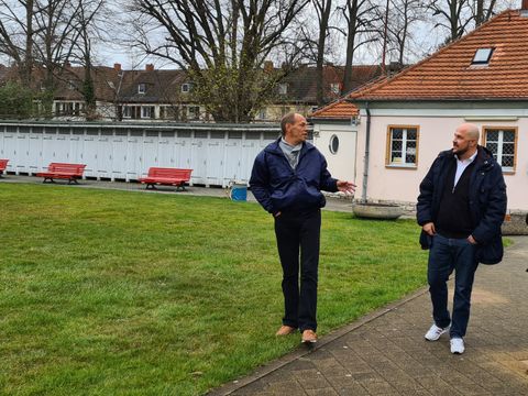 Saisonstart 2022 in der FSA Südpark / Frank Bewig und Platzwart Jörg Flagmann 