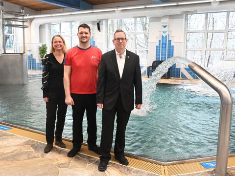 Oliver Igel bei der Eröffnung der kleinen Schwimmhalle Wuhlheide