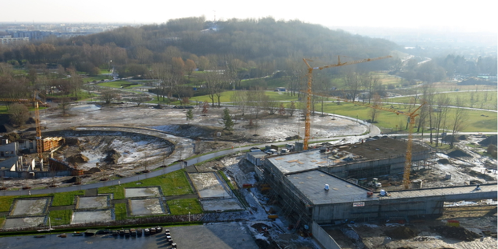 Bauarbeiten am Besucherzentrum, dem künftigen Haupteingang der IGA Berlin 2017 sowie der Gärten der Welt, in vollem Gange