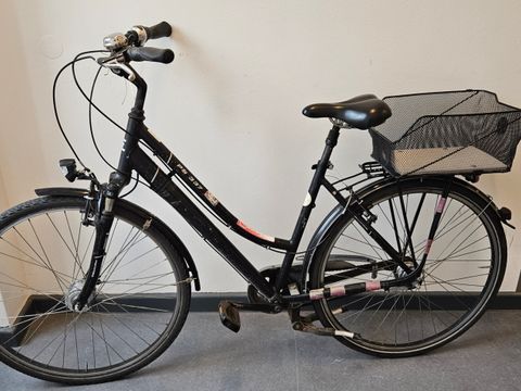 Schwarzes Damenfahrrad