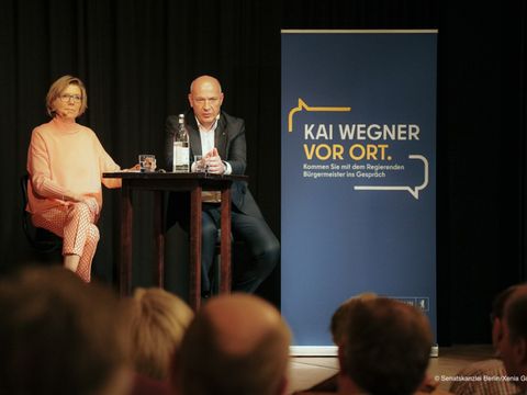 Kai Wegner vor Ort 