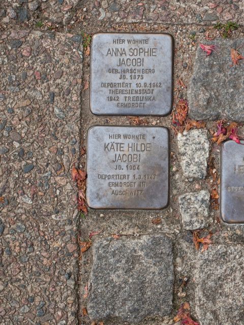 Bildvergrößerung: Stolperstein für Familie Jacobi