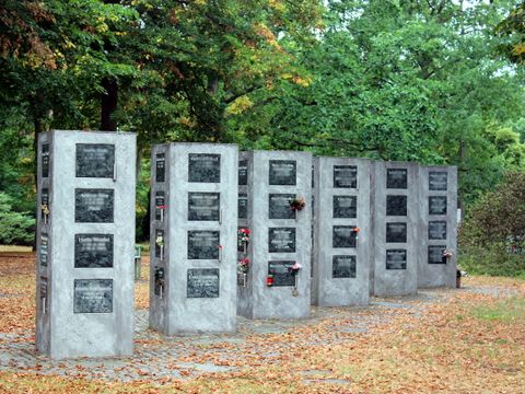 Friedhof Baumschulenweg Urnenstelen