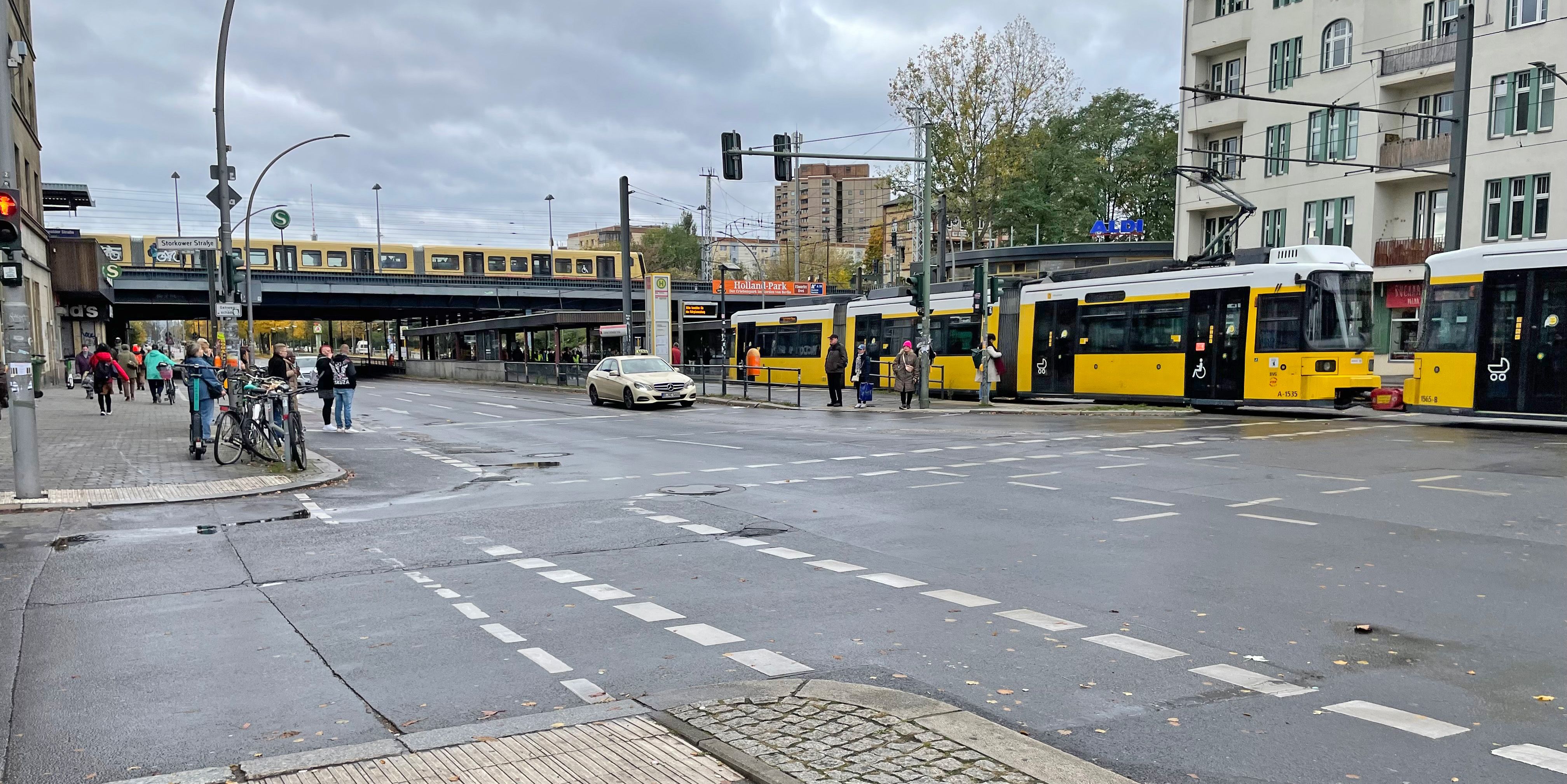 Bildvergrößerung: Straßenbahnhaltestelle am S-Bahnhof Greifswalder Straße