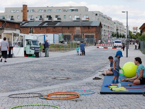 Stadtplatz mit Zirkus