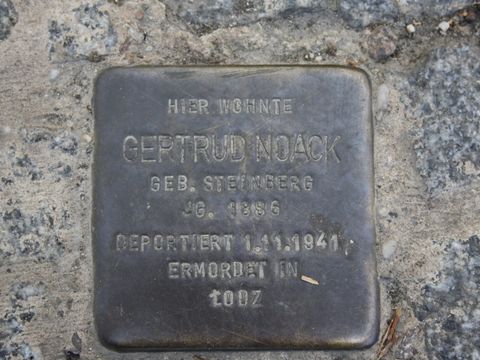 Stolperstein für Gertrud Noack, 23.03.11 Foto: B.Plewa