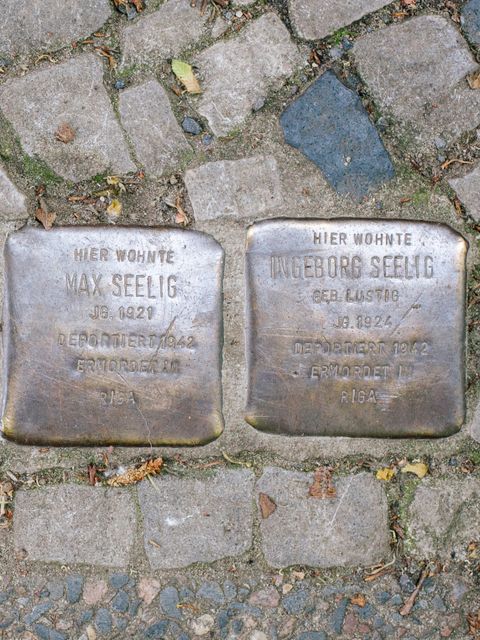 Bildvergrößerung: Stolperstein für Familie Seelig