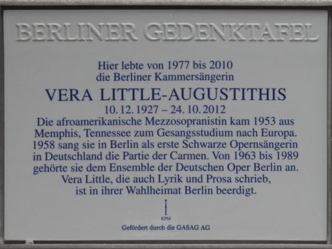 Bildvergrößerung: Gedenktafel Vera Little-Augustithis