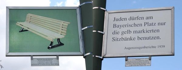 Bildvergrößerung: Eine der 80 Tafeln, die im Bayerischen Viertel an die schrittweise Diskriminierung und Entrechtung der Berliner Juden erinnert.