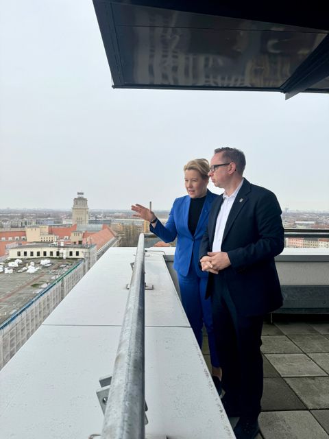 Bezirkstour - Giffey und Igel über den Dächern Schöneweides