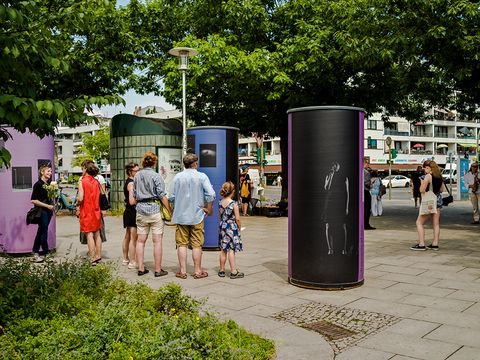 "Fragments of now" Litfaßsäulen-Ausstellung von Anna Thiele auf dem Stuttgarter Platz