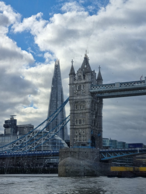 Bildvergrößerung: Tower Bridge und The Shard von der Themse aus