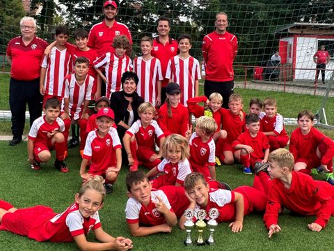 Bildvergrößerung: 0900_fussball-kinderkrebshilfe.jpg