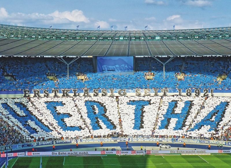 Die Ostkurve im Olympiastadion