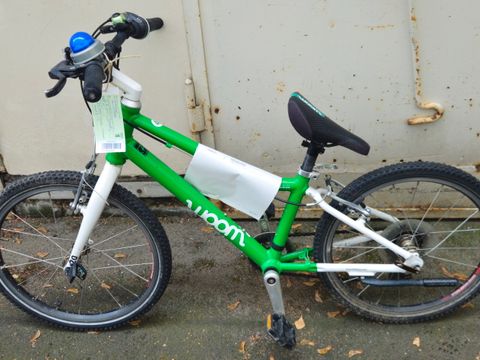 Grünes Kinderfahrrad