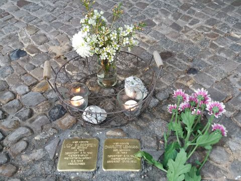 Verlegung von elf neuen Stolpersteinen in Kreuzberg