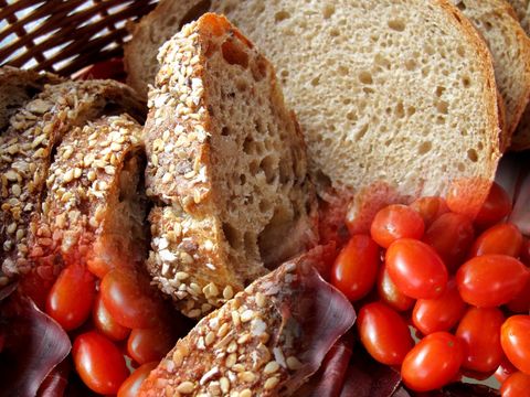 Brot und Tomaten