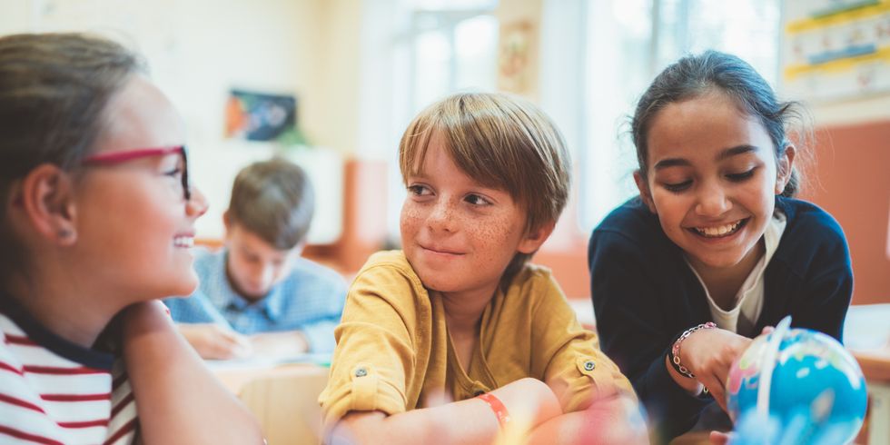 Schüler unterhalten sich