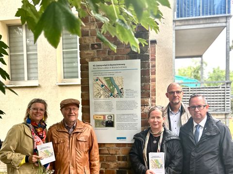 Einweihung Gedenktafel Zwangsarbeit Baumschulenweg