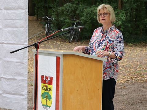 Bezirksstadträtin Cerstin Richter-Kotowski bei ihrem Grußwort