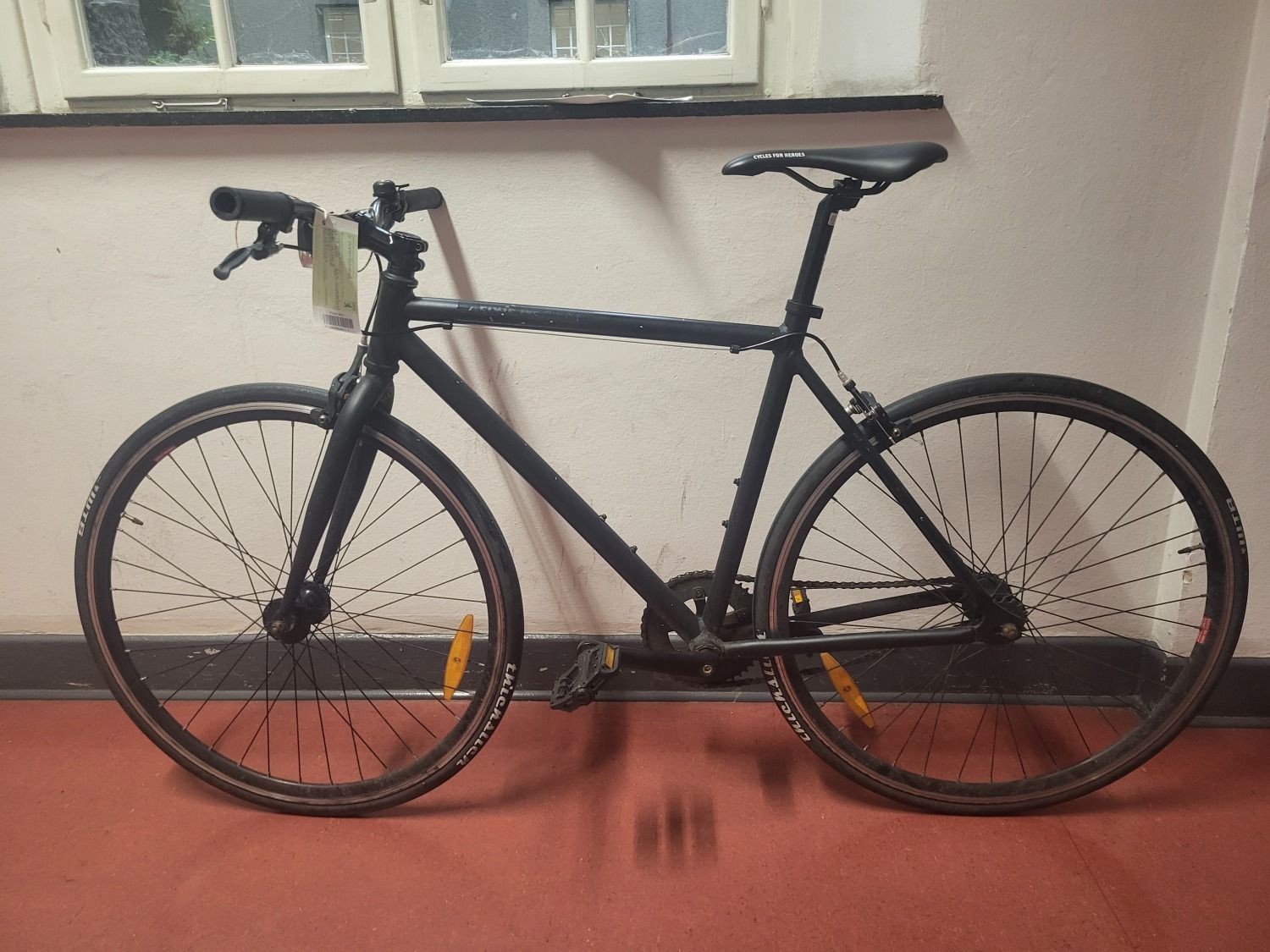 Schwarzes Herrenfahrrad