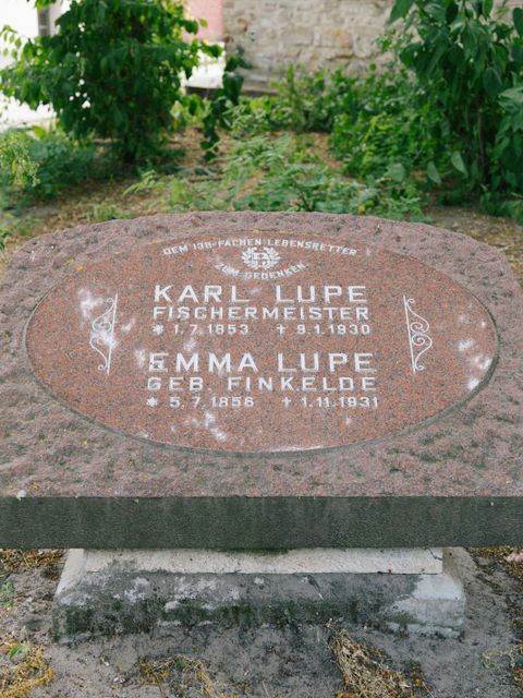 Bildvergrößerung: Gedenkstein für Karl und Emma Lupe