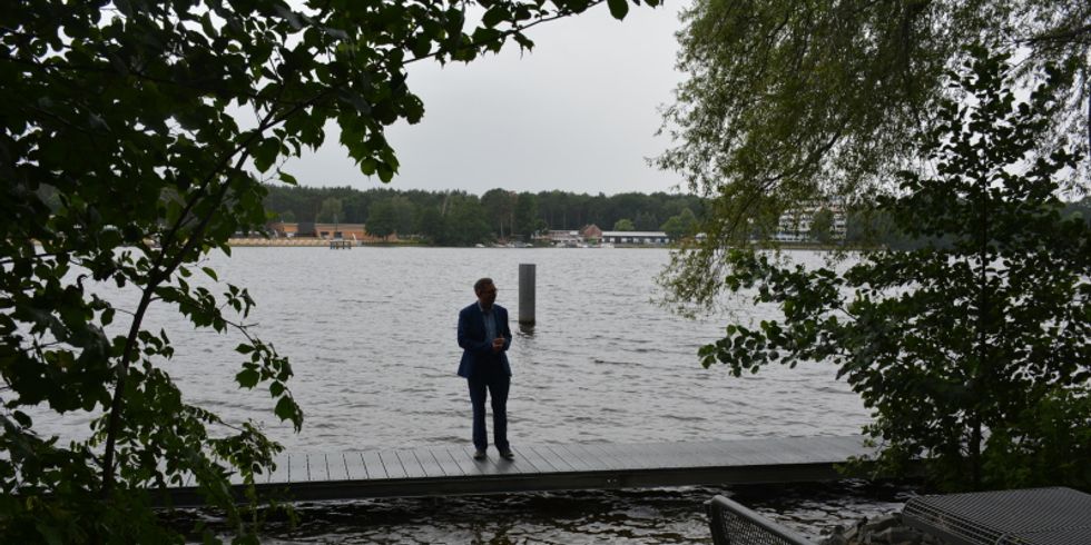 Bezirksbürgermeister Igel eröffnet den Wasserwanderrastplatz Schmetterlingshorst