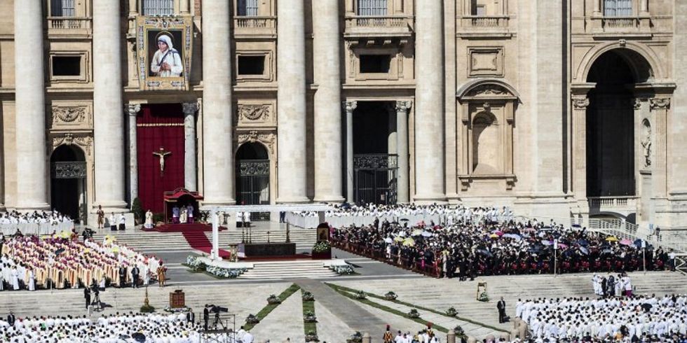 19 Jahre nach ihrem Tod wird Mutter Teresa am 4. September 2016 von Papst Franziskus in Rom heilig gesprochen