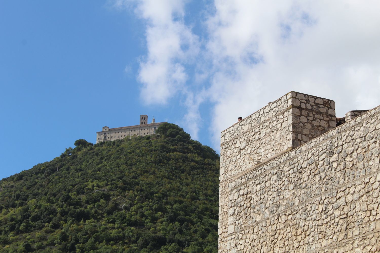 Montecassino immer fest im Blick: Aussicht vom Festungskomplex Rocca Janula