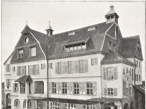 Waisenhaus Luisen-Andenken in der Ulmenallee 50 in Westend