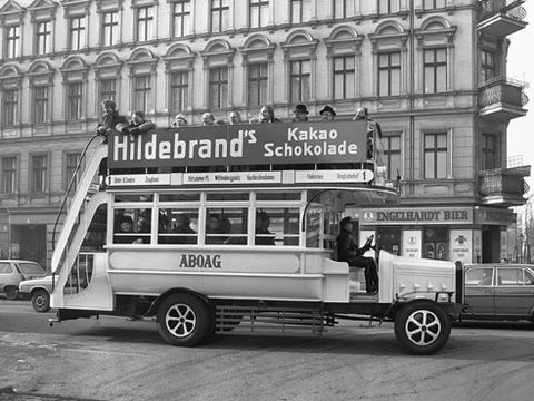 Gottfried Schenk, Oldtimer-Stadtrundfahrt in der Nehringstrasse,1980